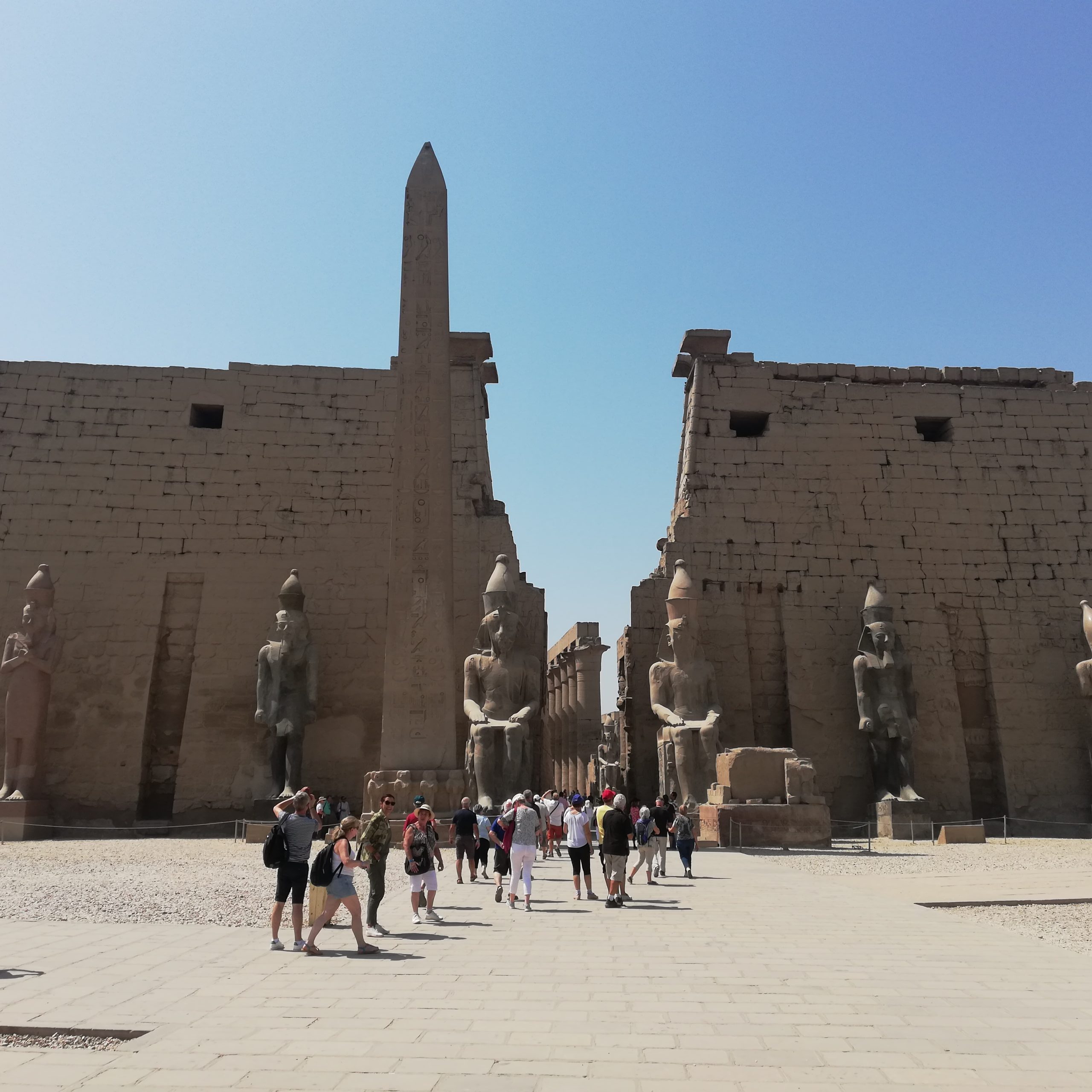 Ziua 01: - Hurghada spre Luxor