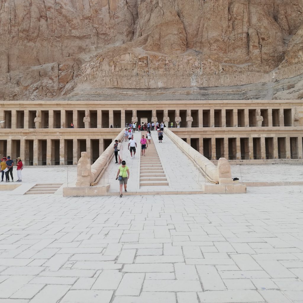 Excursie la Luxor cu autocarul din Hurghada